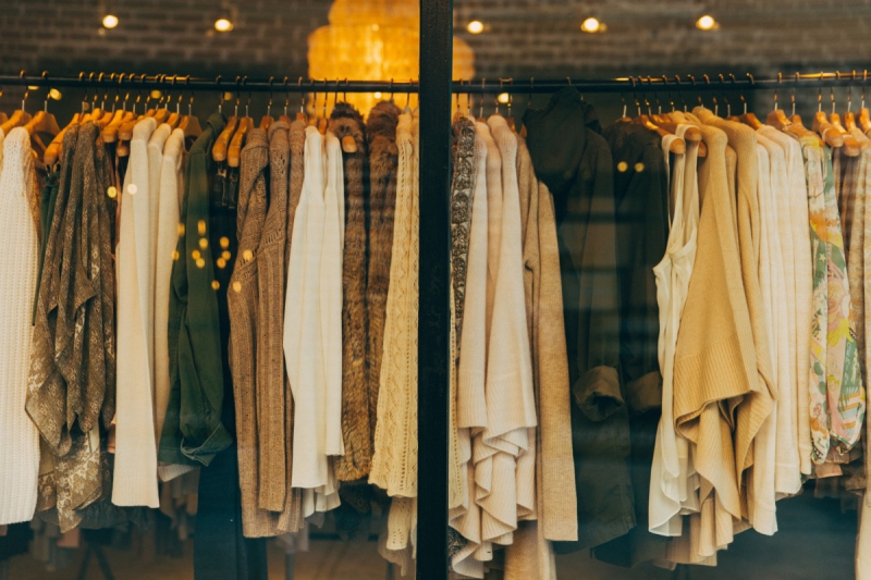 magasin-PONTEVES-min_clothe_fashion_store_shop_window_store_front-21277