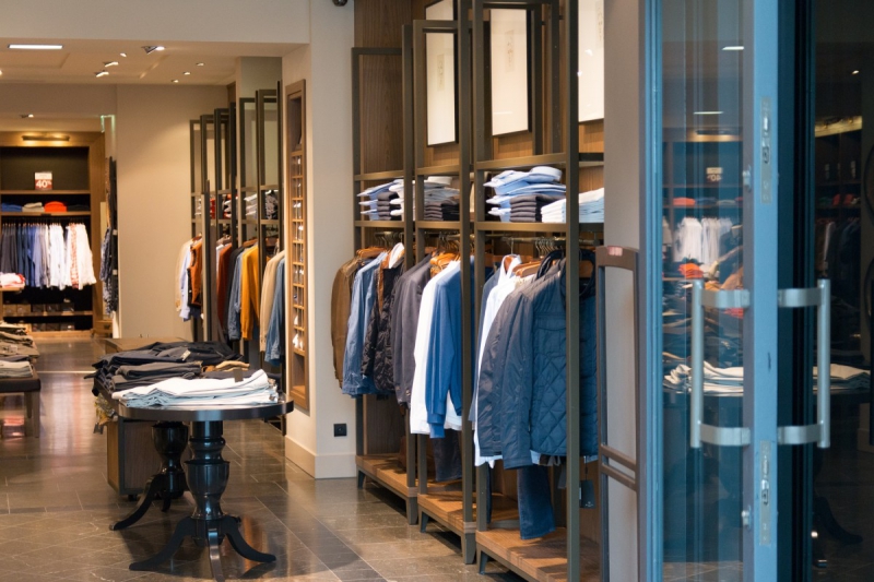 magasin-PONTEVES-min_shop_clothes_clothing_shopping_mall_shopping_kielce_crown_poland-862477
